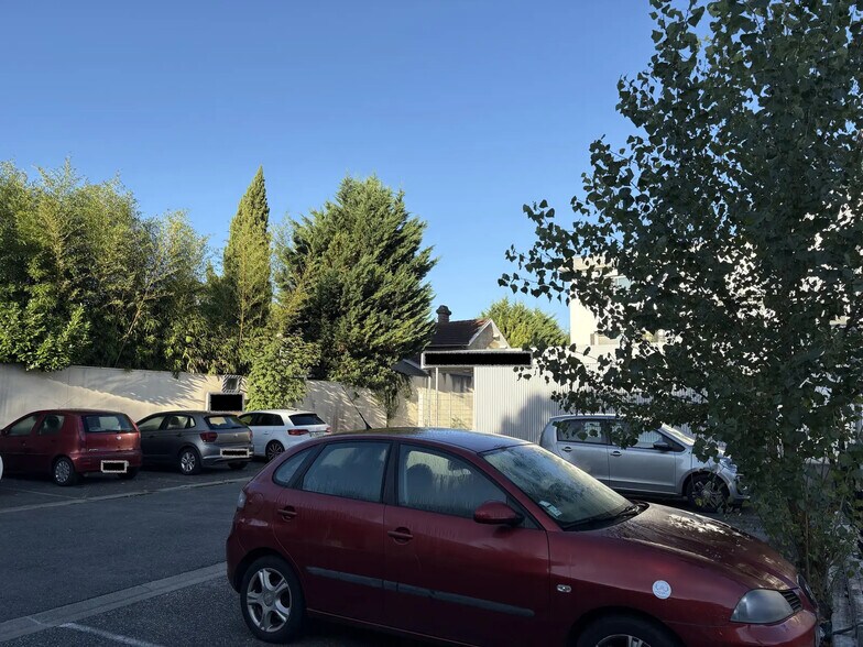 Retail in Gradignan for lease - Building Photo - Image 2 of 16