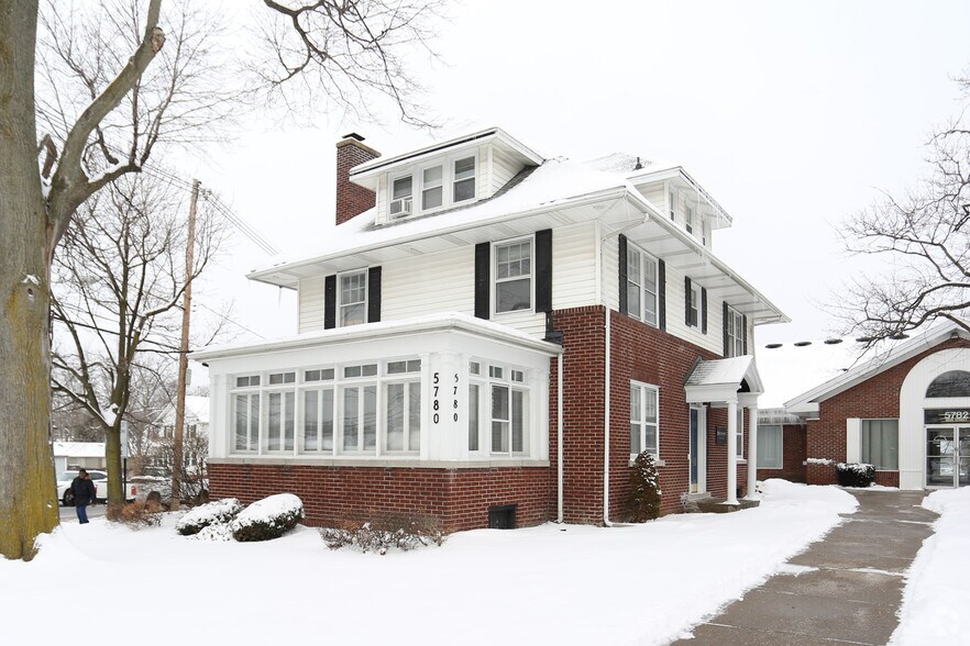 5780 Main St, Buffalo, NY for sale - Primary Photo - Image 1 of 1