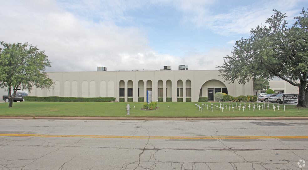 605 109th St, Arlington, TX for lease - Building Photo - Image 1 of 4