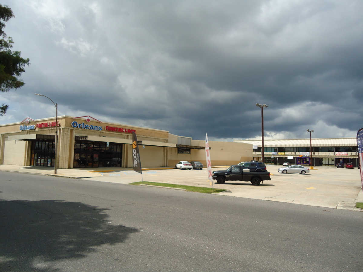 7040-7094 Read Blvd, New Orleans, LA for lease Building Photo- Image 1 of 6