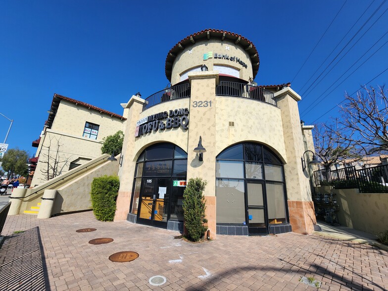 3231 Foothill Blvd, Glendale, CA for lease - Building Photo - Image 1 of 13