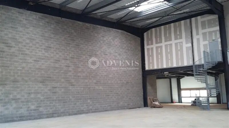 Location Local d'activités 421 m² - Photo 1