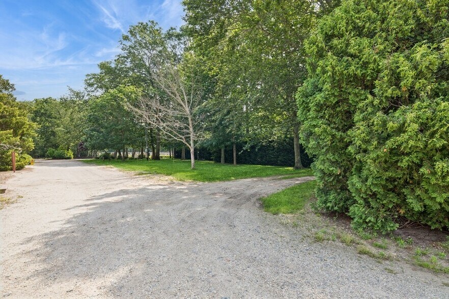 550/538 Herricks ln, Riverhead, NY for lease - Building Photo - Image 2 of 41