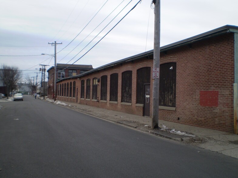 110 Kenyon Ave, Pawtucket, RI for sale - Building Photo - Image 1 of 1