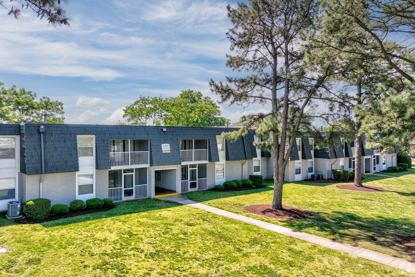 631 Lake Edward Dr, Virginia Beach, VA 23462