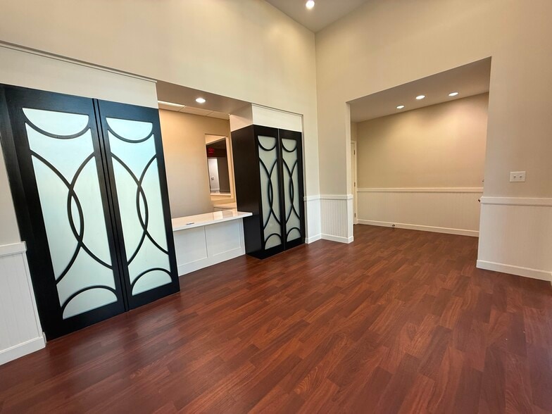 1200 W Granada Blvd, Ormond Beach, FL for lease - Interior Photo - Image 2 of 13