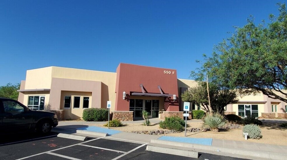 550 S Mesa Hills Dr, El Paso, TX 79912