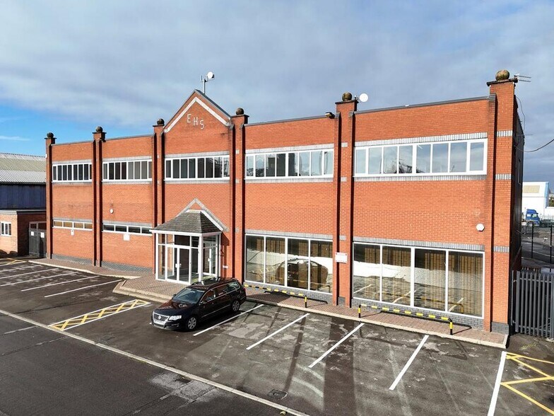 Lyons Rd, Manchester for lease - Building Photo - Image 2 of 6