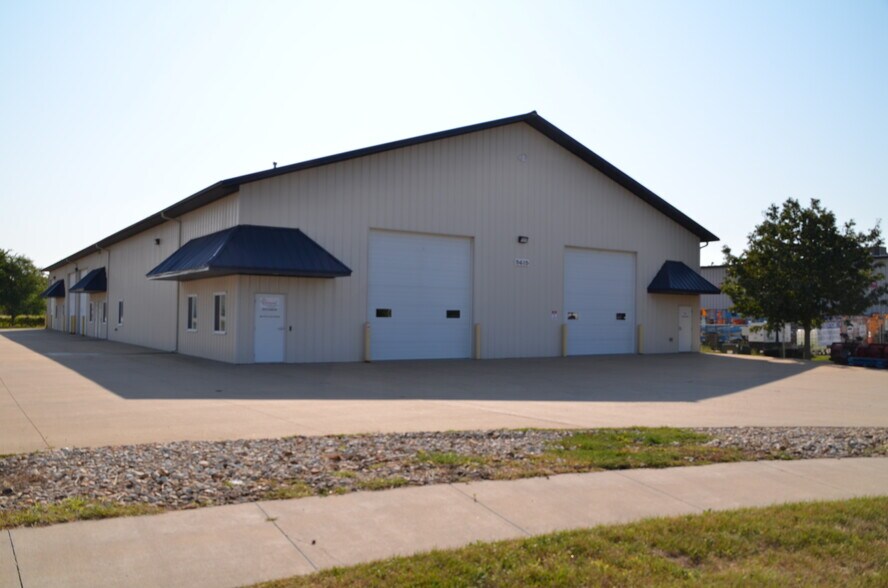 5615 4th Street Ct SW, Cedar Rapids, IA for lease - Building Photo - Image 2 of 2
