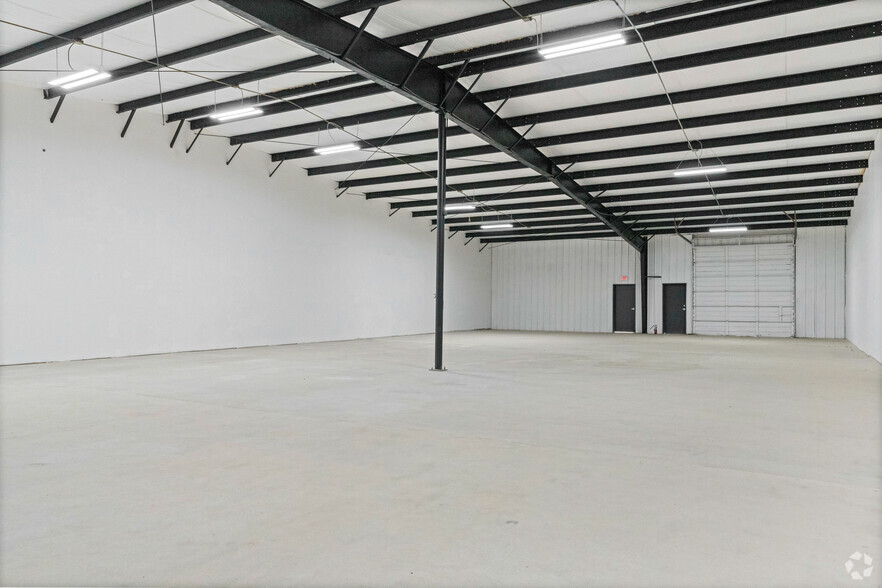5707-5709 Gardendale Dr, Houston, TX for lease - Building Photo - Image 1 of 22
