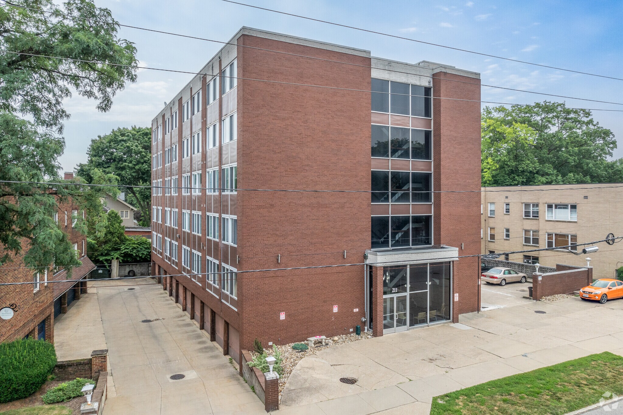 211 N Portage Path, Akron, OH for sale Primary Photo- Image 1 of 23
