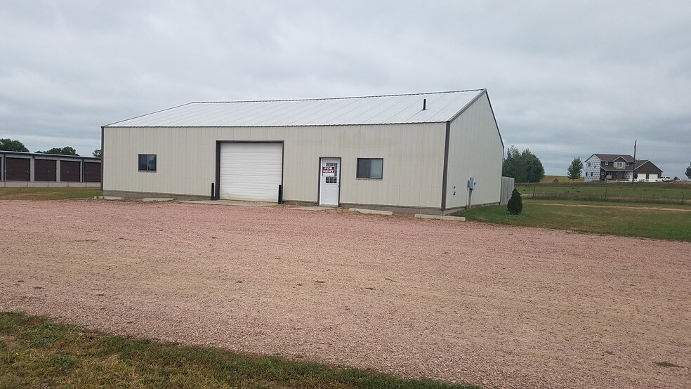 24696 475th Ave, Dell Rapids, SD for sale - Primary Photo - Image 1 of 1