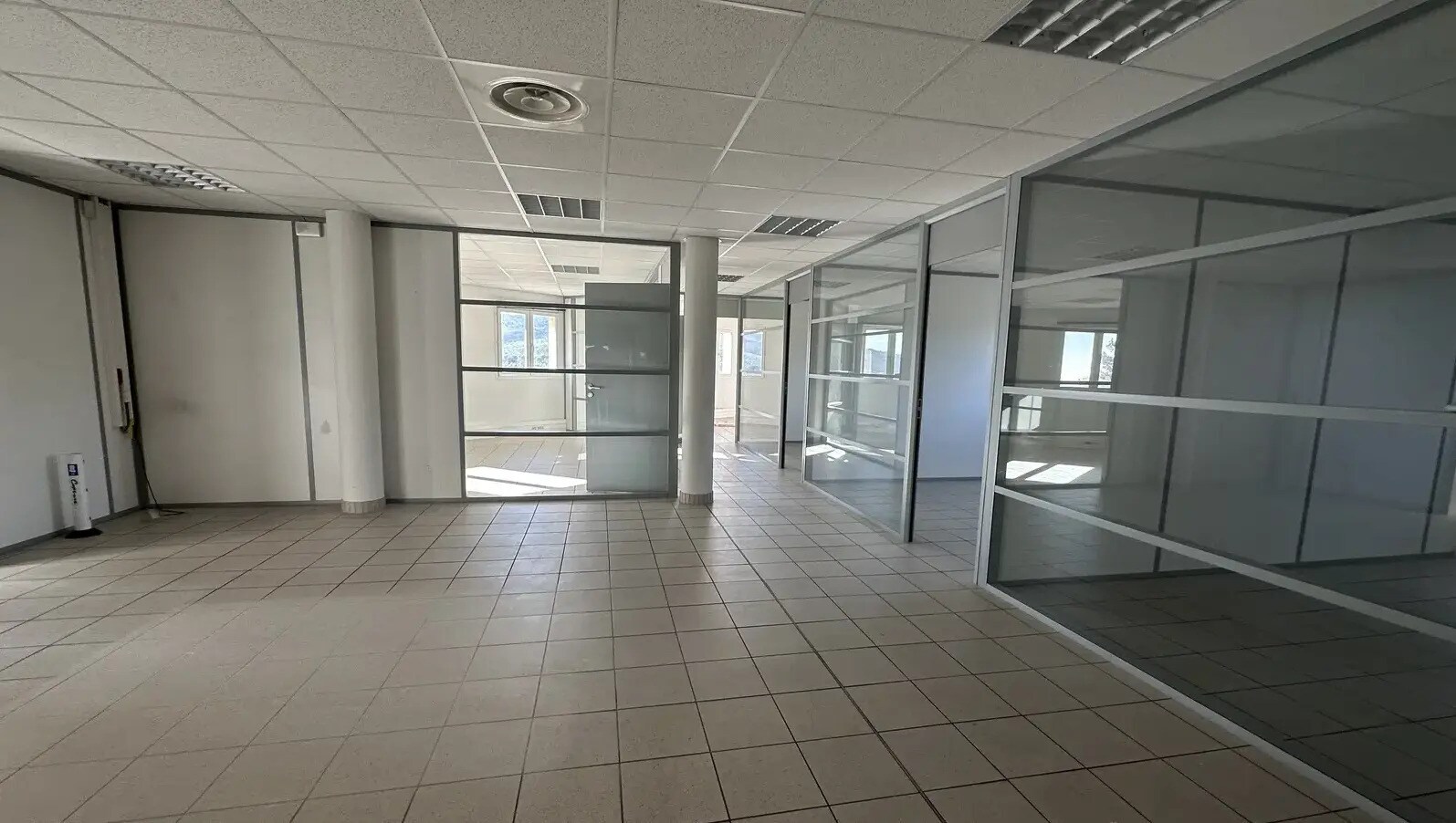 Office in La Ciotat for sale Interior Photo- Image 1 of 4