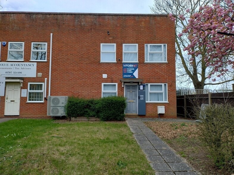 Tewin Rd, Welwyn Garden City for lease - Building Photo - Image 2 of 7