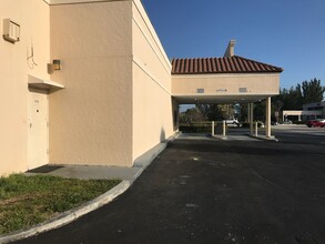 5750-5784 Okeechobee Blvd, West Palm Beach, FL for lease Building Photo- Image 2 of 9