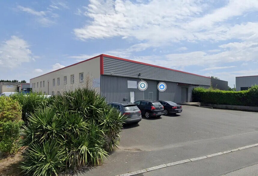 Flex in Carquefou for lease - Building Photo - Image 1 of 2