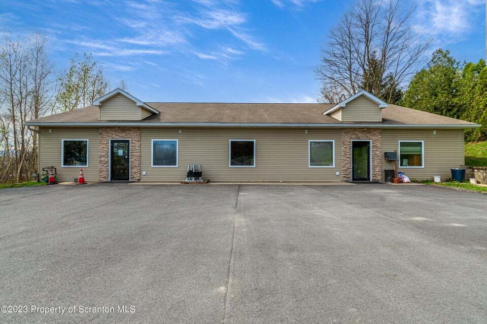 7 Oakwood Dr, Scranton, PA for sale Building Photo- Image 1 of 1