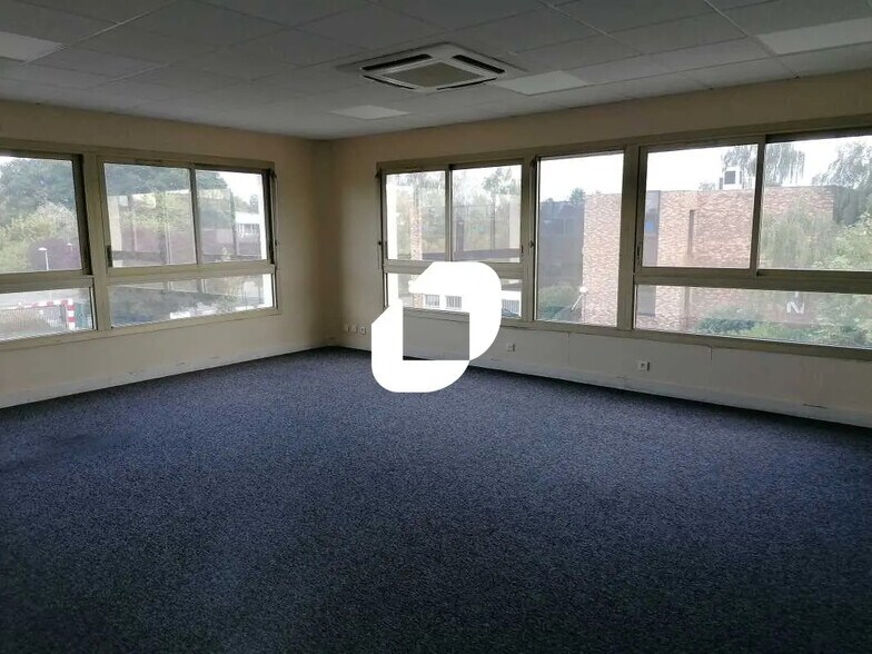 3 Rue De La Terre De Feu, Les Ulis for lease - Interior Photo - Image 2 of 8