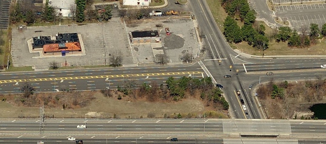 90-92 Vanderbilt Motor Pky, Smithtown, NY for sale Primary Photo- Image 1 of 1