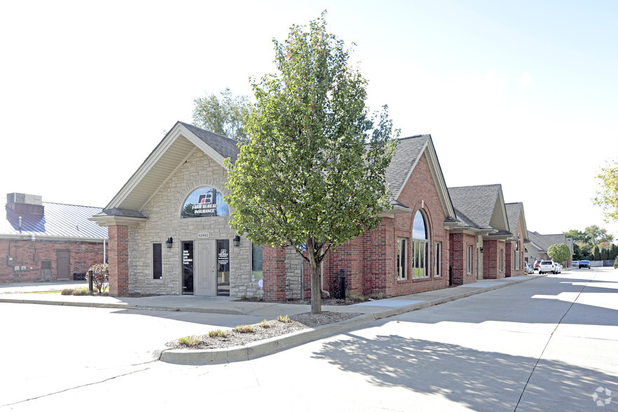 42463-42469 Garfield Rd, Clinton Township, MI for lease - Building Photo - Image 1 of 6