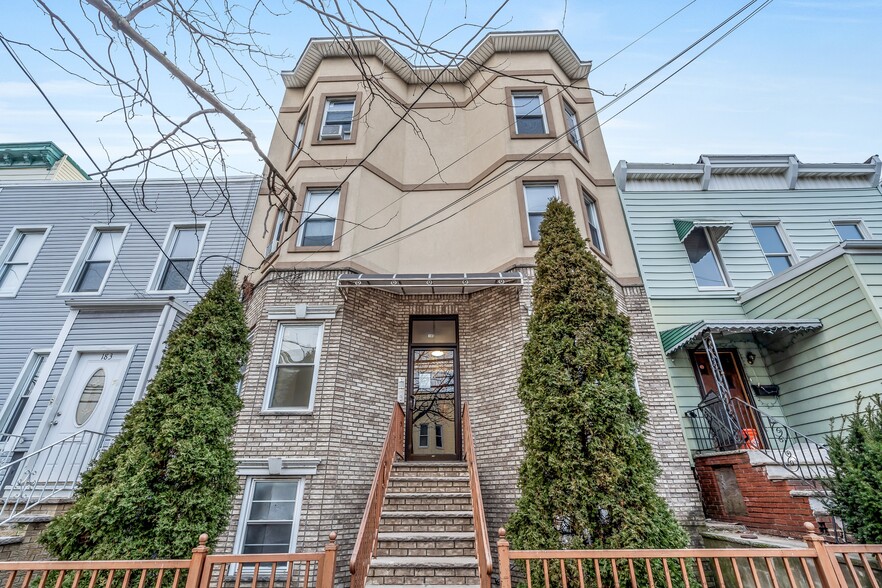 185 Hackensack Plank Rd, Weehawken, NJ 07086