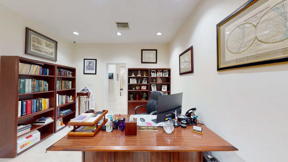 235 W 49th St, Hialeah, FL for sale - Interior Photo - Image 3 of 49