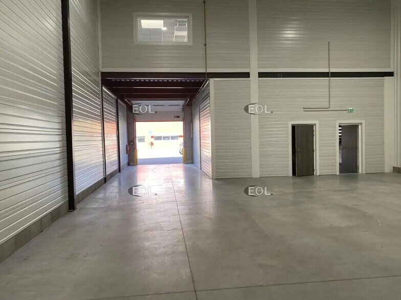 Industrial in Saint-Priest for lease - Interior Photo - Image 3 of 22