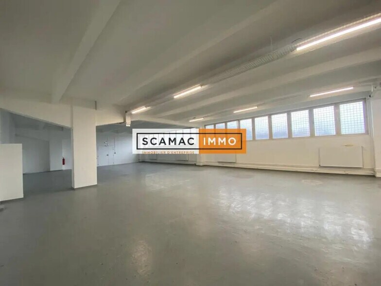 Flex in Vanves for lease - Interior Photo - Image 2 of 7