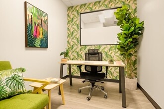 136 4th St N, Saint Petersburg, FL for lease Interior Photo- Image 1 of 1