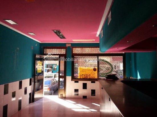 Retail in Cáceres, Cáceres for lease - Building Photo - Image 3 of 4