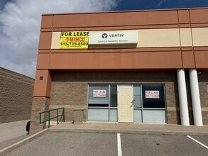 1060 Doniphan Park Cir, El Paso, TX for lease Building Photo- Image 2 of 2