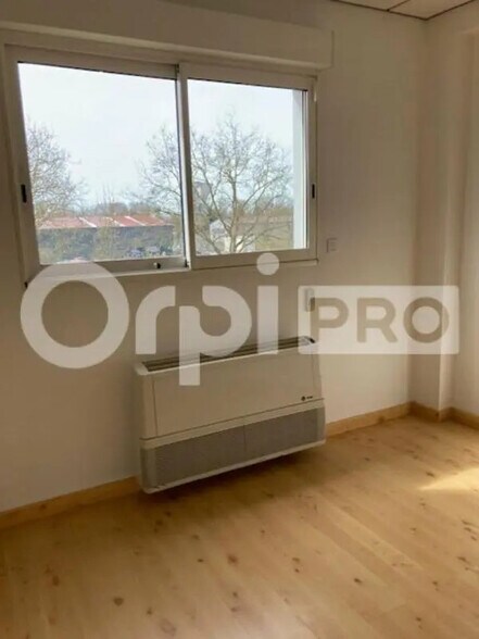 Office in Saran for lease - Interior Photo - Image 3 of 5