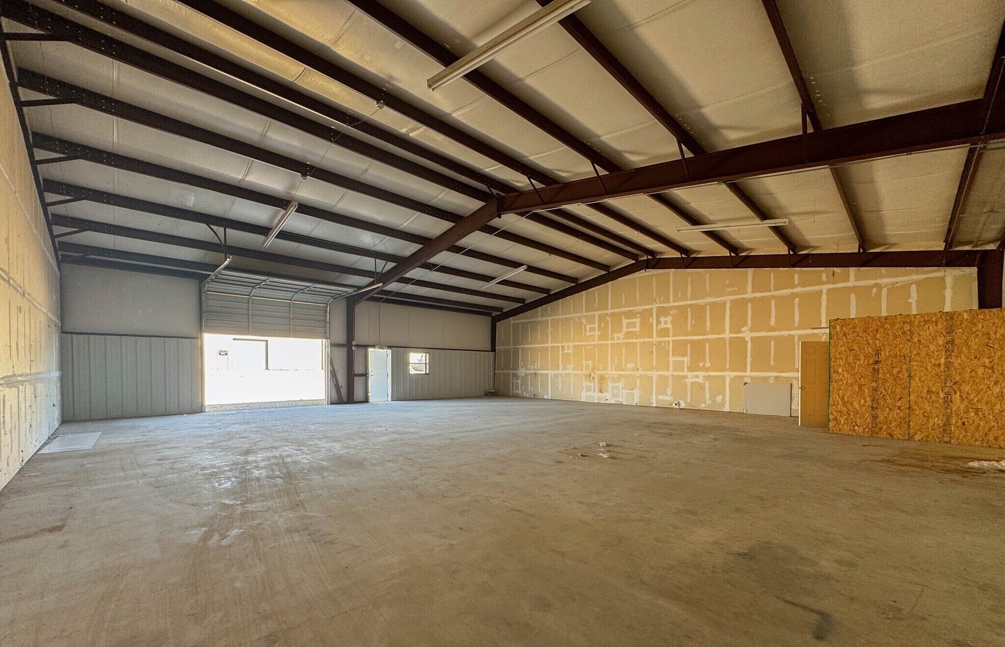 900 Utility Rd, Sanger, TX for lease Interior Photo- Image 1 of 5