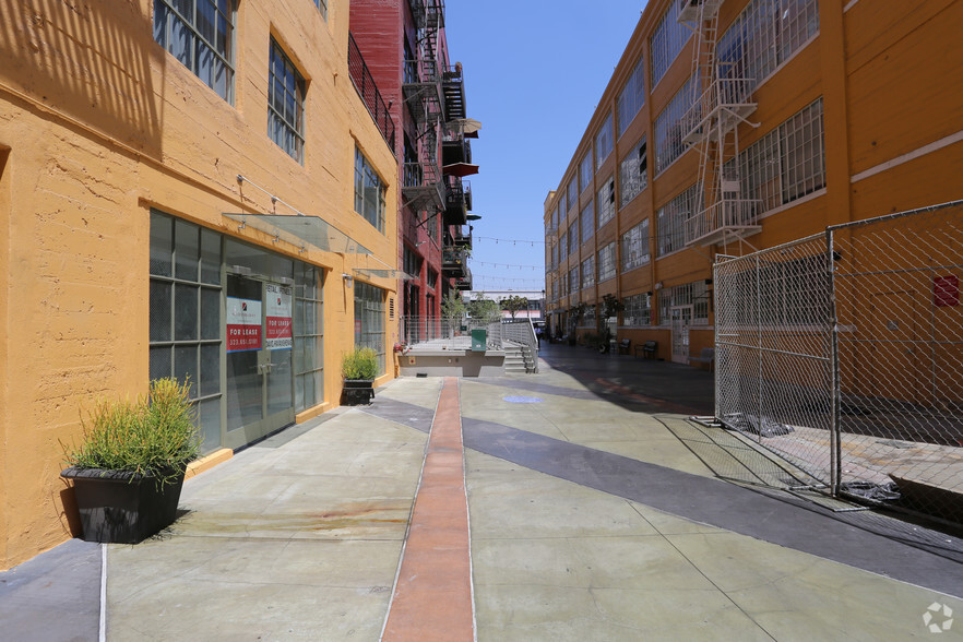 730 S Los Angeles St, Los Angeles, CA for lease - Building Photo - Image 2 of 3
