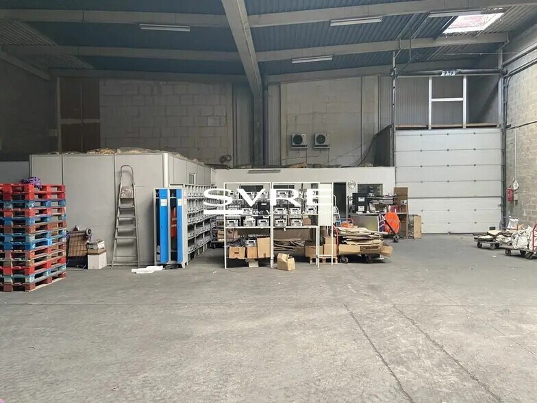 Flex in Vitrolles for lease - Interior Photo - Image 2 of 4