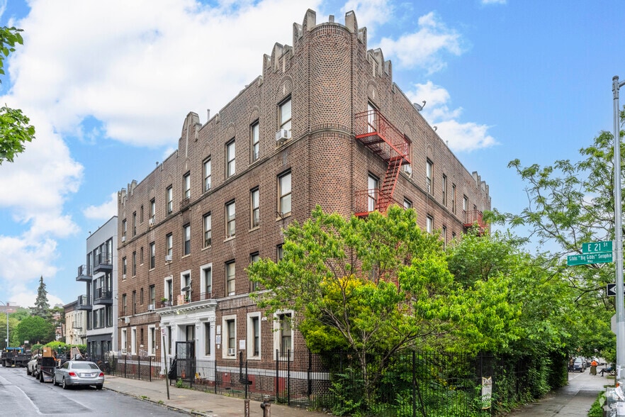 Flatbush 2 Building Portfolio portfolio of 2 properties for sale on LoopNet.com - Primary Photo - Image 2 of 2