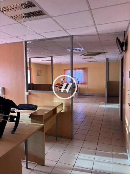 Flex in Septèmes-les-Vallons for lease - Building Photo - Image 3 of 8