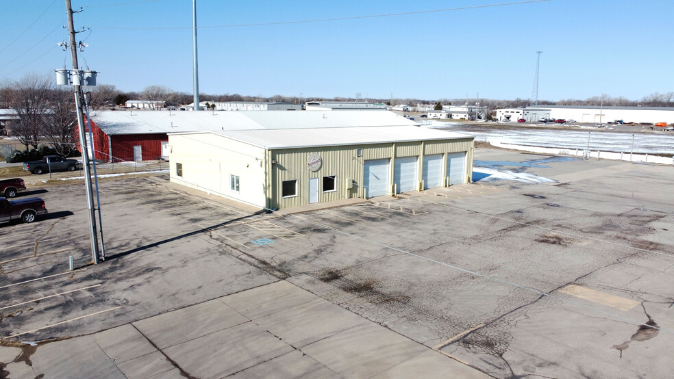 300 W Industrial St, Valley Center, KS for sale - Building Photo - Image 1 of 8