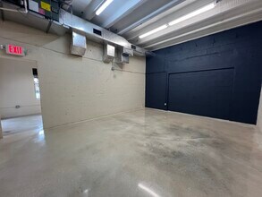 5400 NE 4 Ct, Miami, FL for lease Building Photo- Image 2 of 2