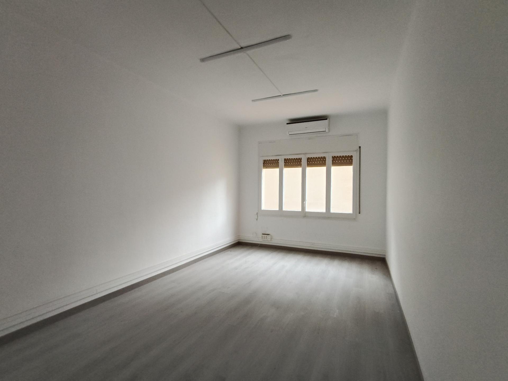 Office in Barcelona, Barcelona for lease Interior Photo- Image 1 of 18