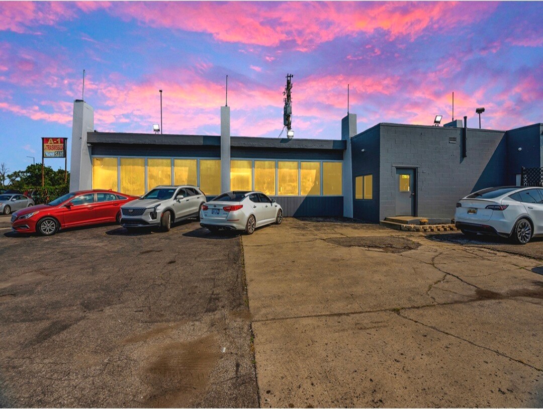 7765-7775 W 8 Mile Rd, Detroit, MI for sale Building Photo- Image 1 of 1