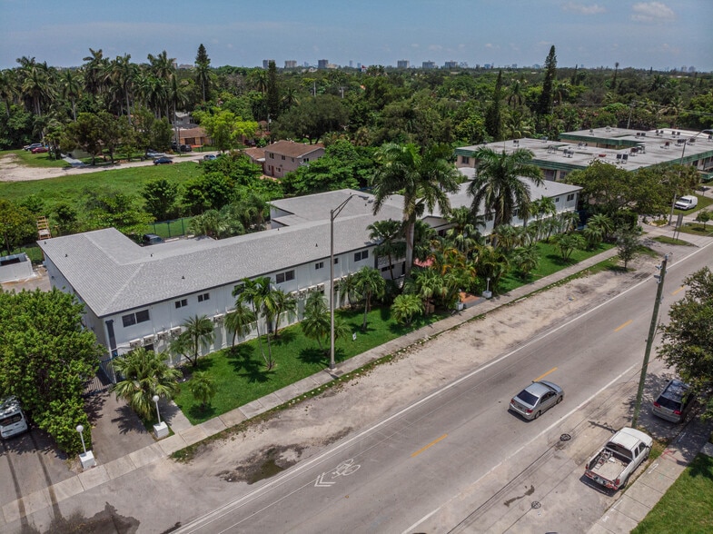 13201 Memorial Hwy, North Miami, FL for sale - Building Photo - Image 2 of 25