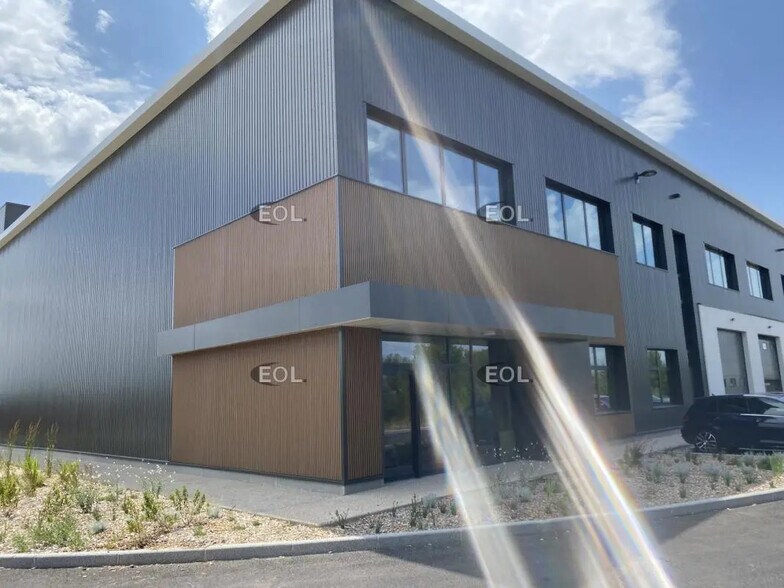 Flex in Saint-Priest for lease - Building Photo - Image 1 of 19