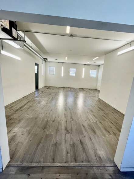 827 E Jefferson Blvd, Los Angeles, CA for lease - Interior Photo - Image 3 of 44