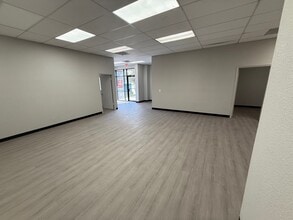 404 W Powell Ln, Austin, TX for lease Interior Photo- Image 2 of 5