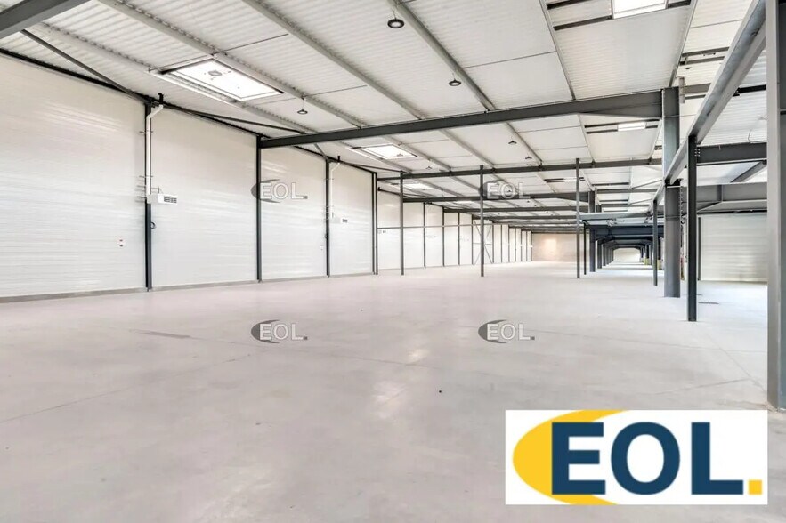 Flex in Le Thillay for lease - Interior Photo - Image 2 of 7