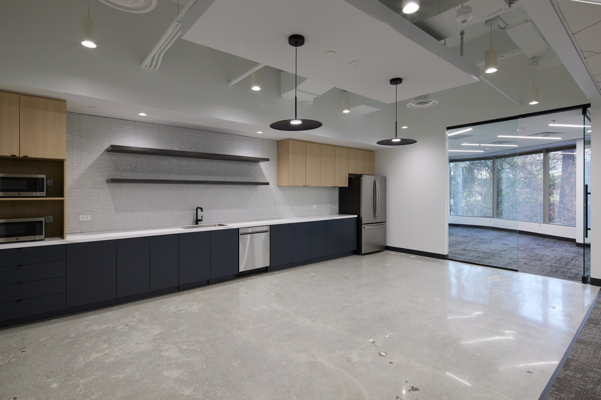 5600 Glenridge Dr NE, Atlanta, GA for lease Interior Photo- Image 1 of 3