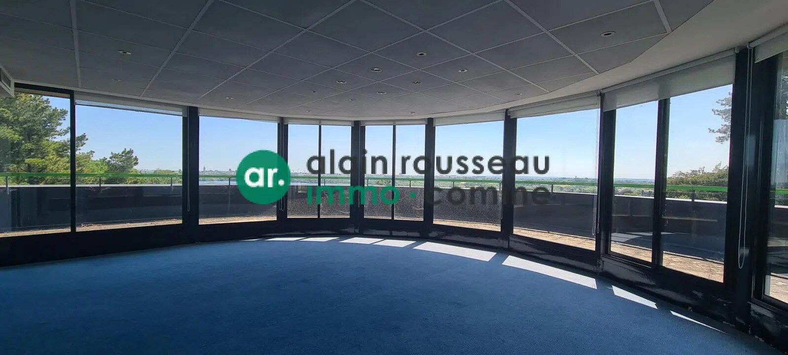 Office in Angers for lease Interior Photo- Image 1 of 5