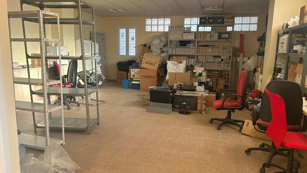 Retail in Zaragoza, Zaragoza for lease - Building Photo - Image 1 of 18