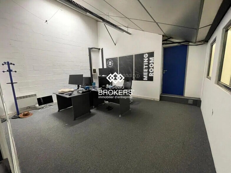 Office in Nanterre for lease - Interior Photo - Image 3 of 5